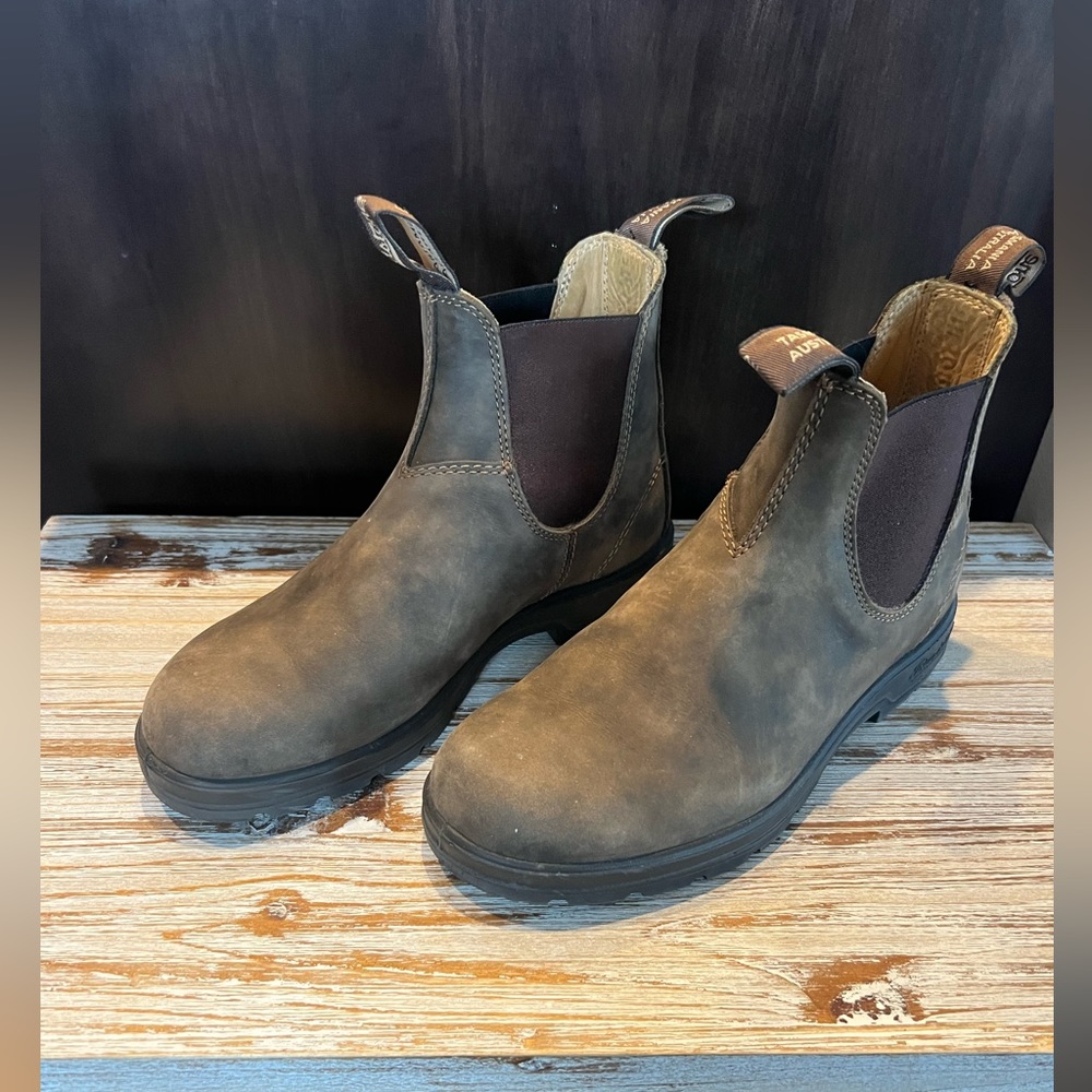 Blundstones - classic Chelsea boots color - rustic brown AUS size 6
